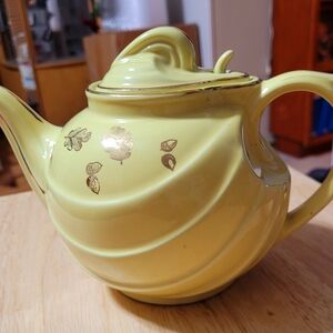 Vintage Hall Ceramic Tea Pot Kettle Yellow Gold Leaf Design 6 Cup 0799 